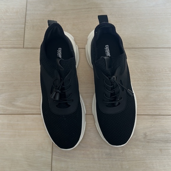 Cushionaire Black Sneakers Size 10 - Picture 3 of 6